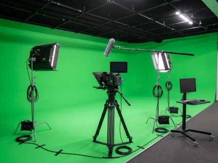 Studio met groot greenscreen
